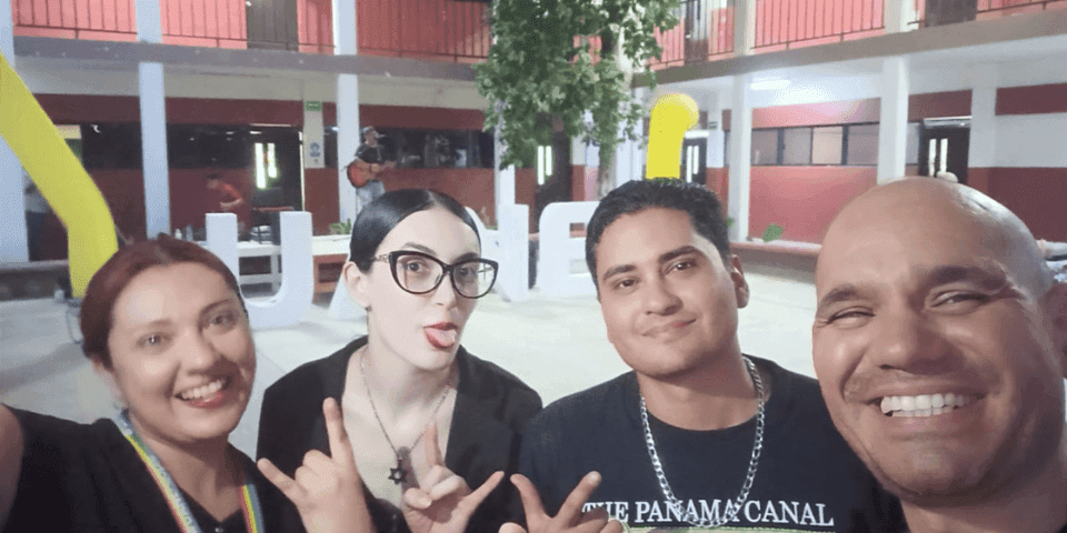 "UANE Reynosa se transformó en un escenario de estrellas del rock en nuestro evento de regreso a clases. Desde micrófonos hasta guitarras, la pasión por la música y el estilo brillaron en cada rincón.