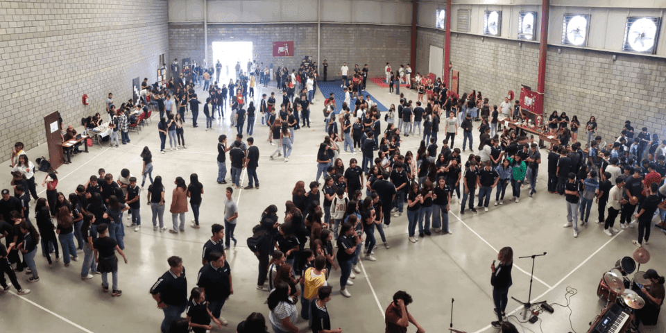 ¡La cultura y el deporte brillan en UANE Torreón! En este regreso a clases, demos paso a la camaradería mientras exploramos lo mejor de ambas facetas. Unidos por el respeto y la pasión, celebremos la diversidad que enriquece nuestra comunidad. ¡Juntos somos un equipo imparable!